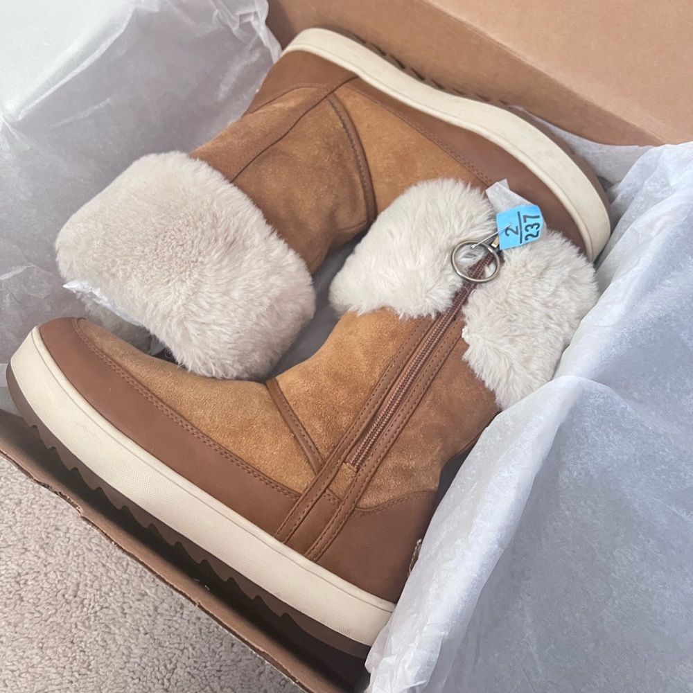 Koolaburra By Ugg Tynlee Boots in Chestnut (Size 9)